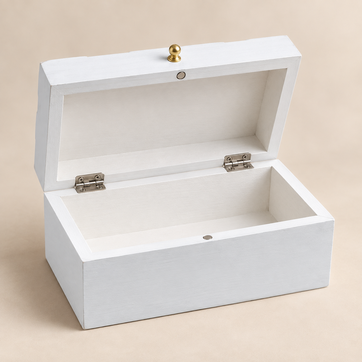 Boîte décorative Veyra Diamants blancs ouverte, montrant son espace de rangement intérieur.