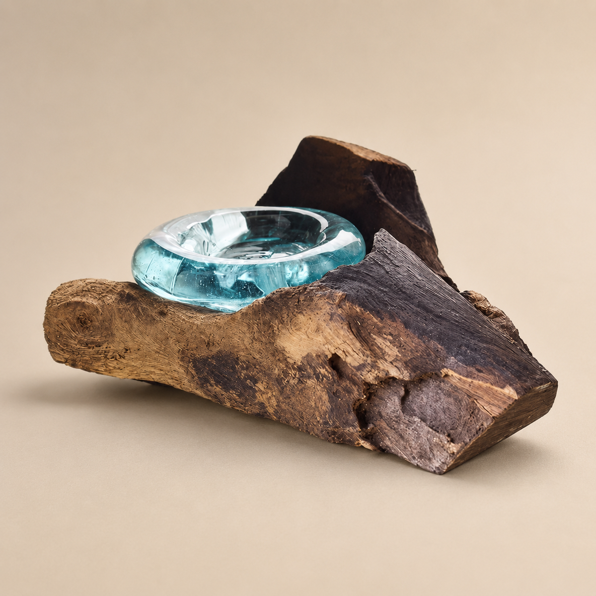 Bougeoir décoratif Soléa en verre transparent bleu-vert façonné sur bois Gamal naturel