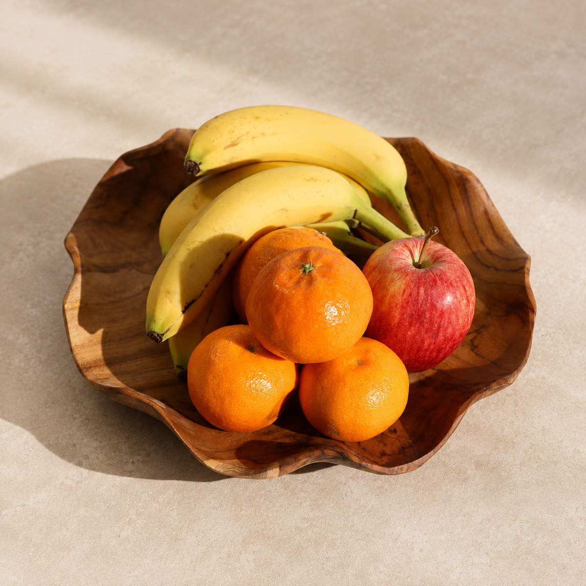 Corbeille Elara en teck naturel garnie de fruits