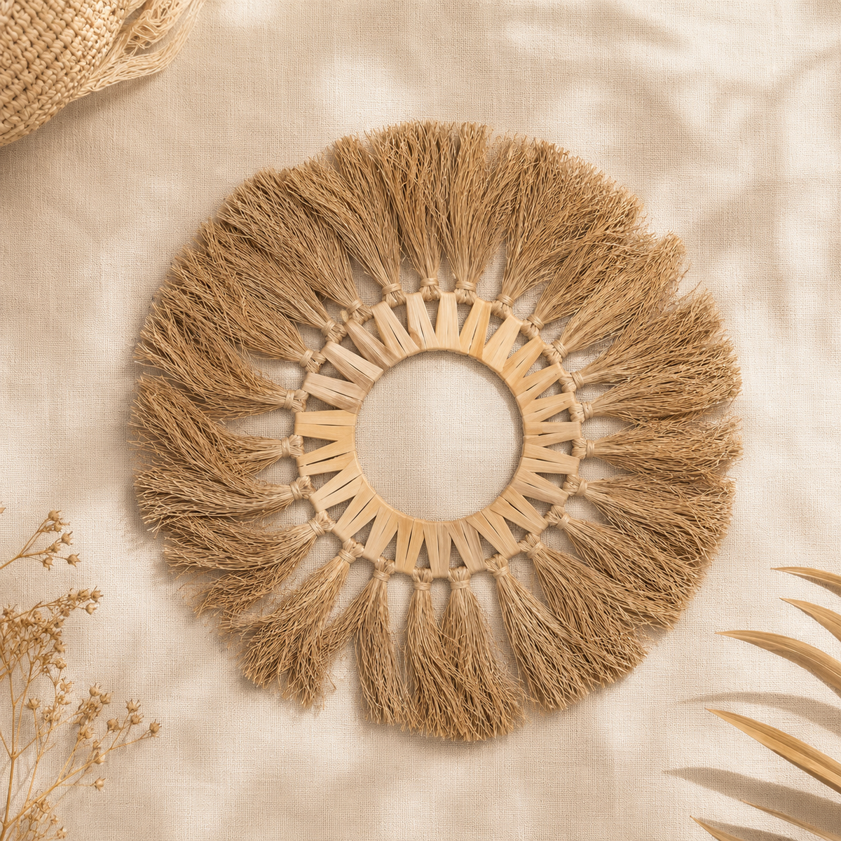Décoration murale ronde ajourée Bintang en fibres naturelles diamètre 52 cm