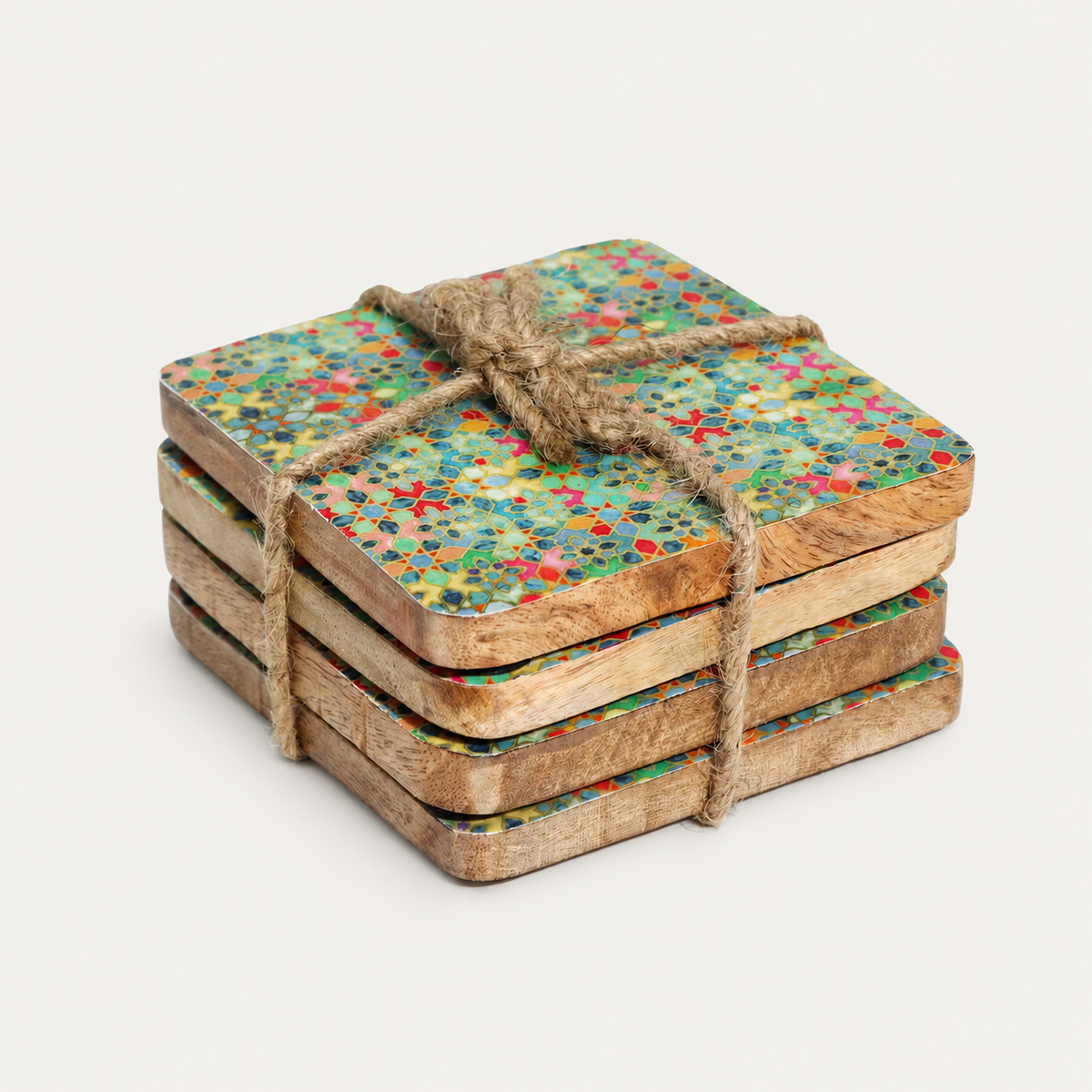 Quatre dessous de verre Alméa Mosaïque méditerranéenne empilés en bois de manguier