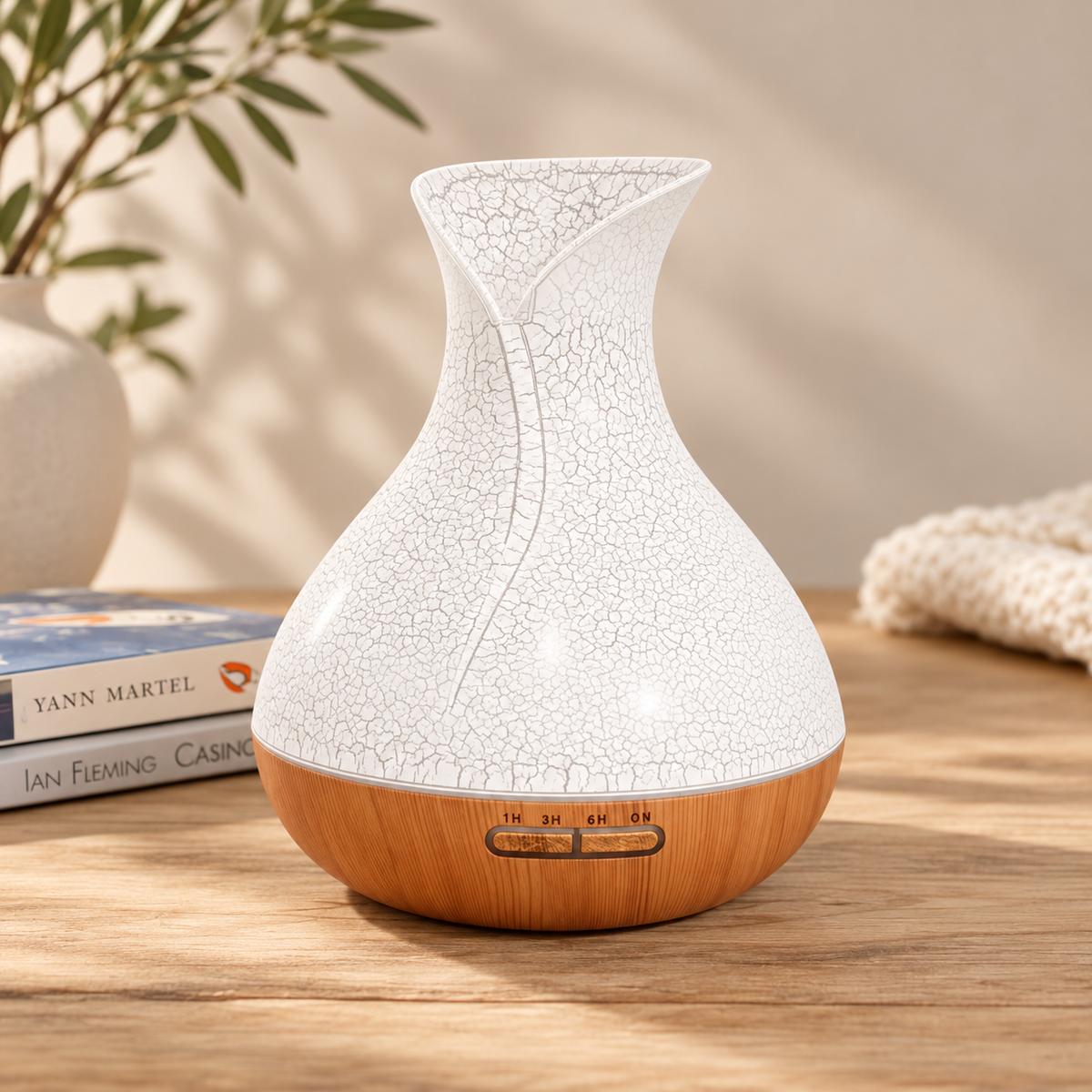 Diffuseur Caléa Palma blanc et effet bois présenté dans une ambiance intérieure naturelle.