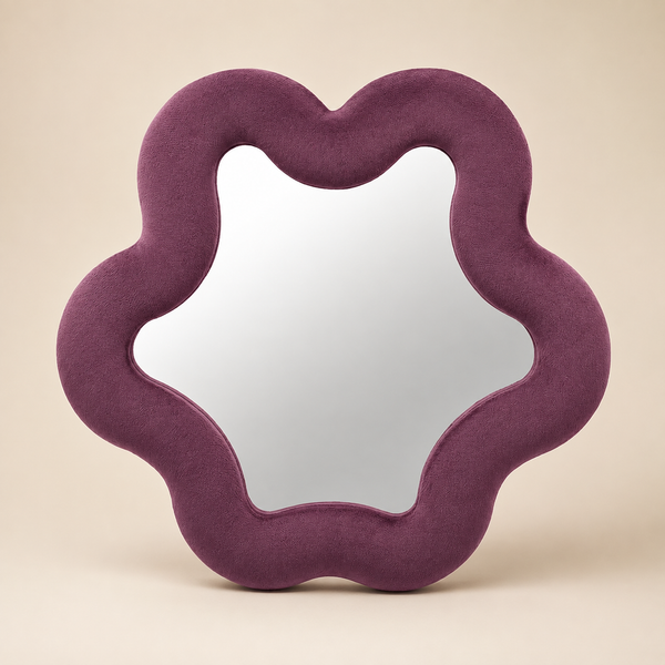 Miroir Alma prune aux contours ondulés avec cadre rembourré en velours