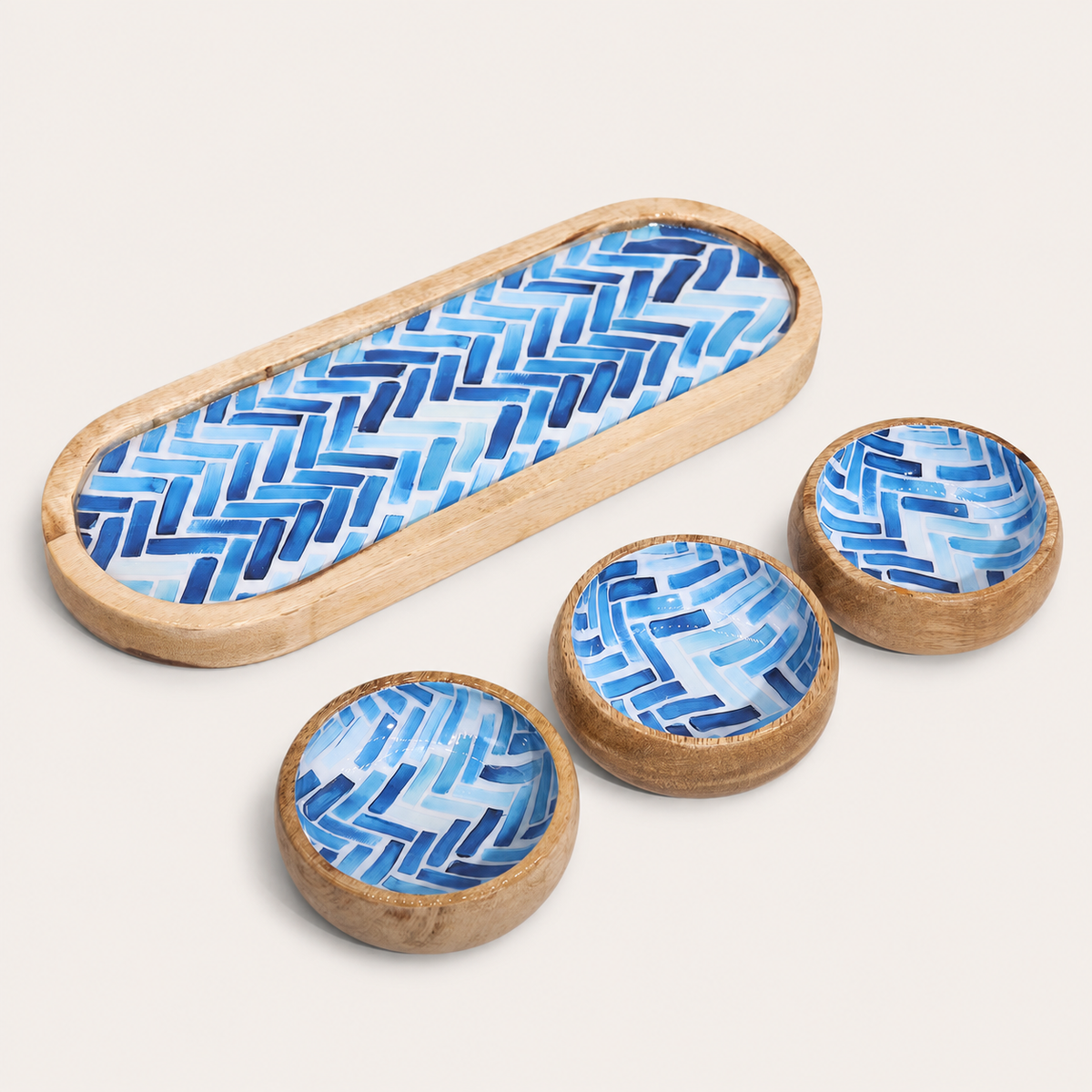 Plateau & Coupelles Alméa Azur tressé en bois de manguier avec trois coupelles aux motifs bleus